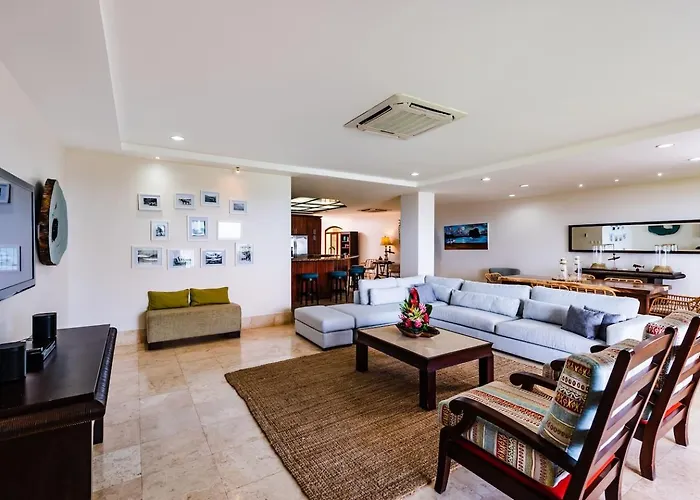 Beachfront Oceanview Private Jacuzzi & Full Ktcn Apartahotel 4*